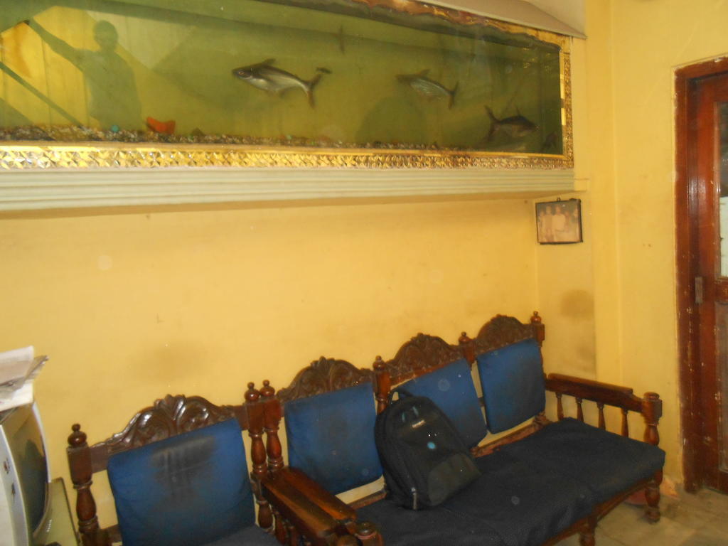 Hotel Sonmony Варанаси Екстериор снимка